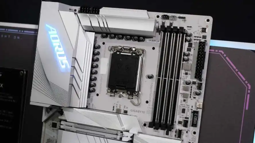 英特尔的下一代芯片将保留在LGA 1700插槽上